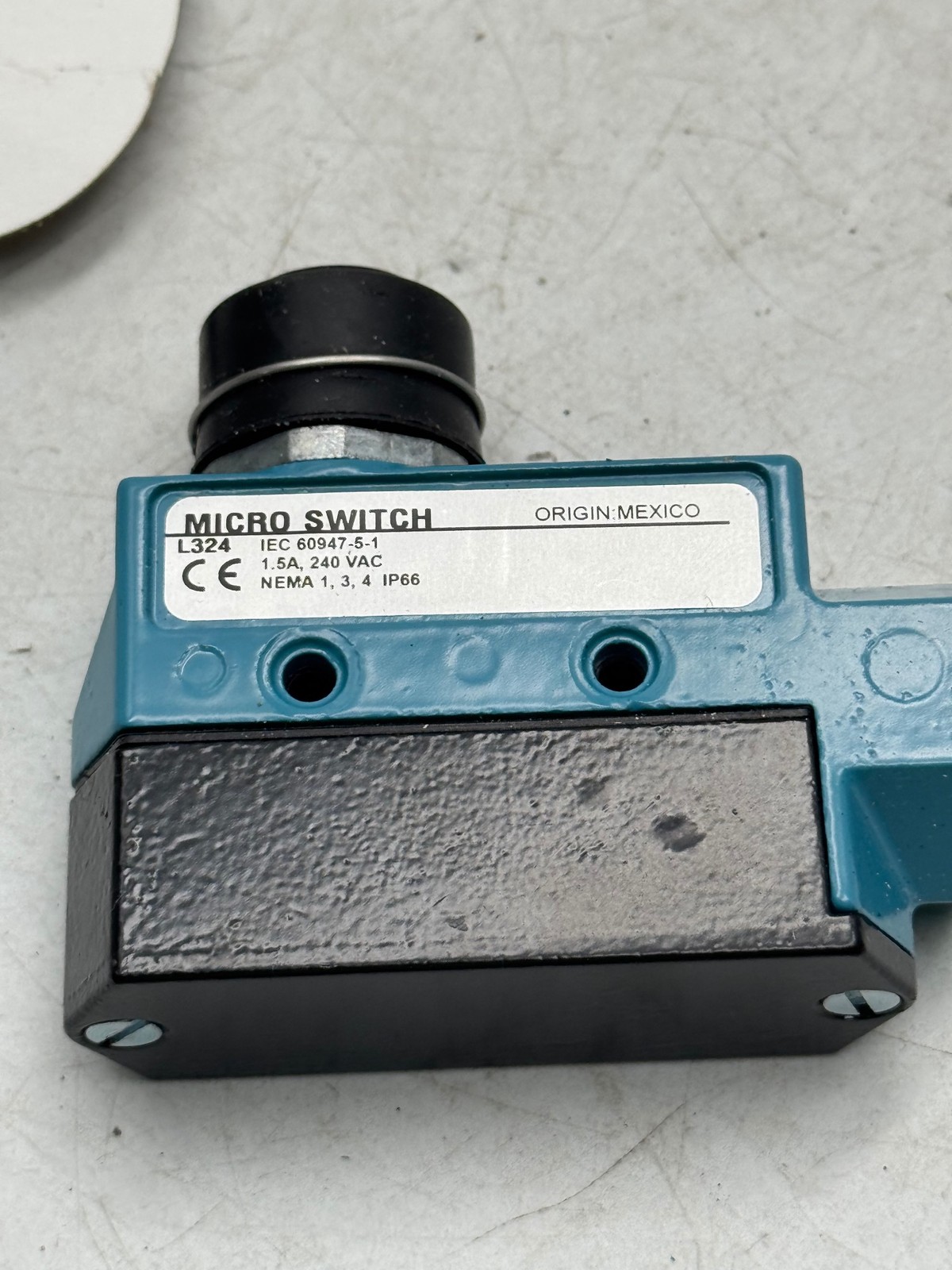 Honeywell Micro Switch BZE6-2RN Sealed Limit Switch IP66 1.5A 240VAC NEMA1