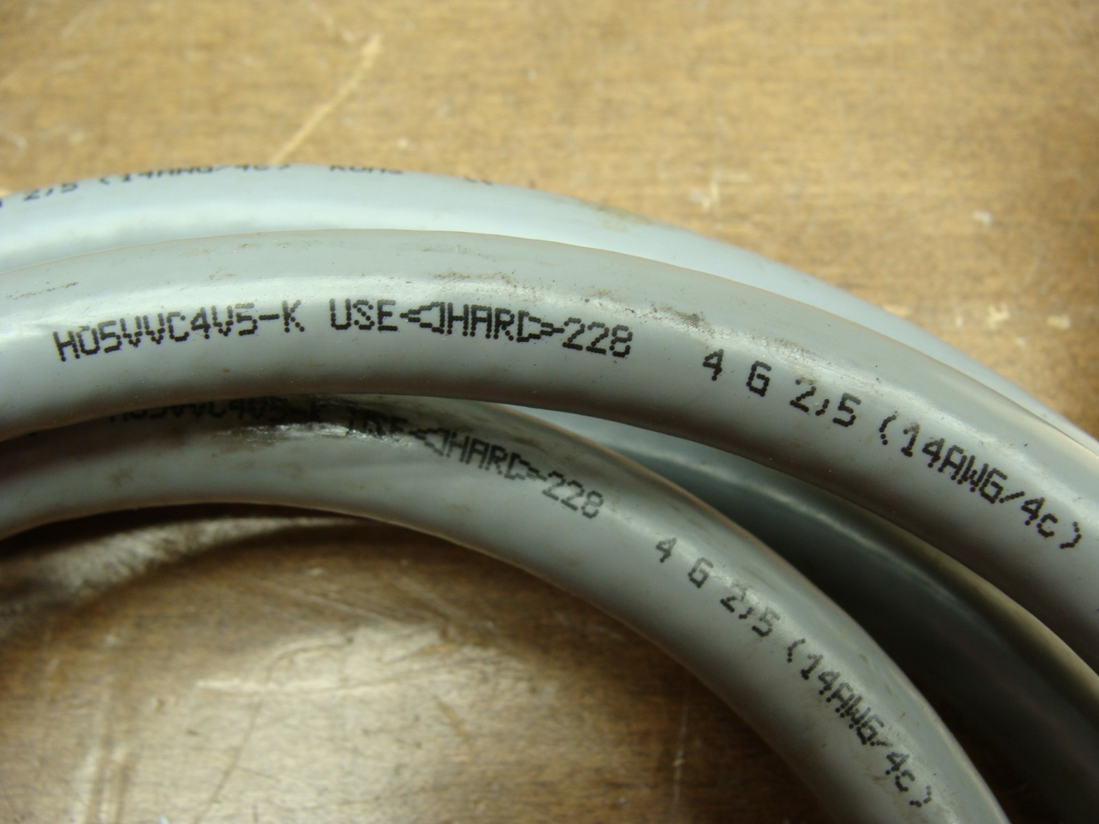 LAPP OLFLEX INDUSTRIAL CONTROL CABLE H05VVC4V5-K 14AWG 600V 8 FEET