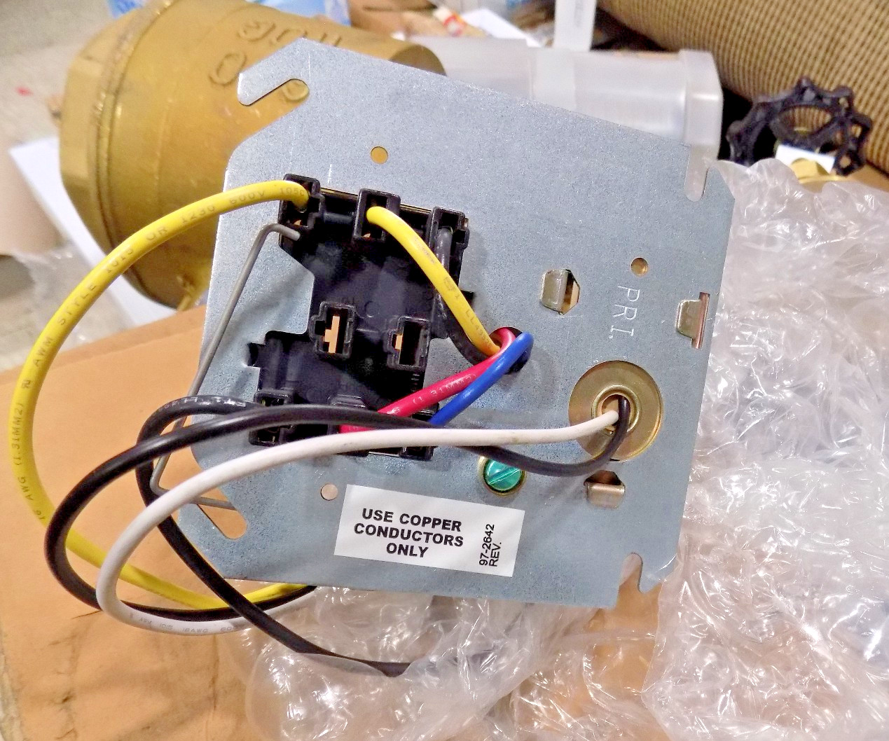 Honeywell R8285D5001 Boiler Control Center 120 Volts 1 Count NEVER USED