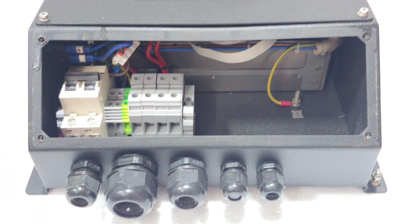 MCA UNICOUNT AUTOMATIC CHARGER A3Y 105 20A 220V 50-60HZ 20.0AMP 1051220131-038
