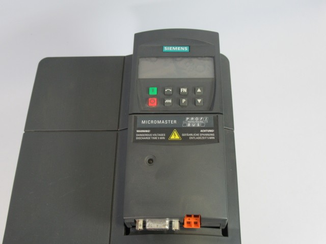 Siemens 6SE6440-2UE17-5CA1 AC Drive 0.75kW 3Ph 500-600V 2.0A 47-63Hz USED