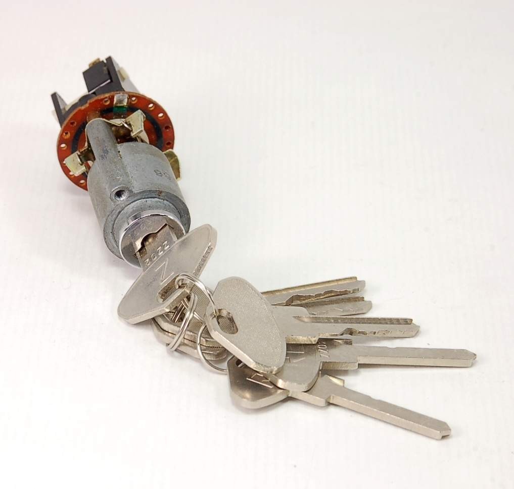 SMK – XK01 KEY SWITCH – Switch, Key, SPDT, 3 Access Levels. New