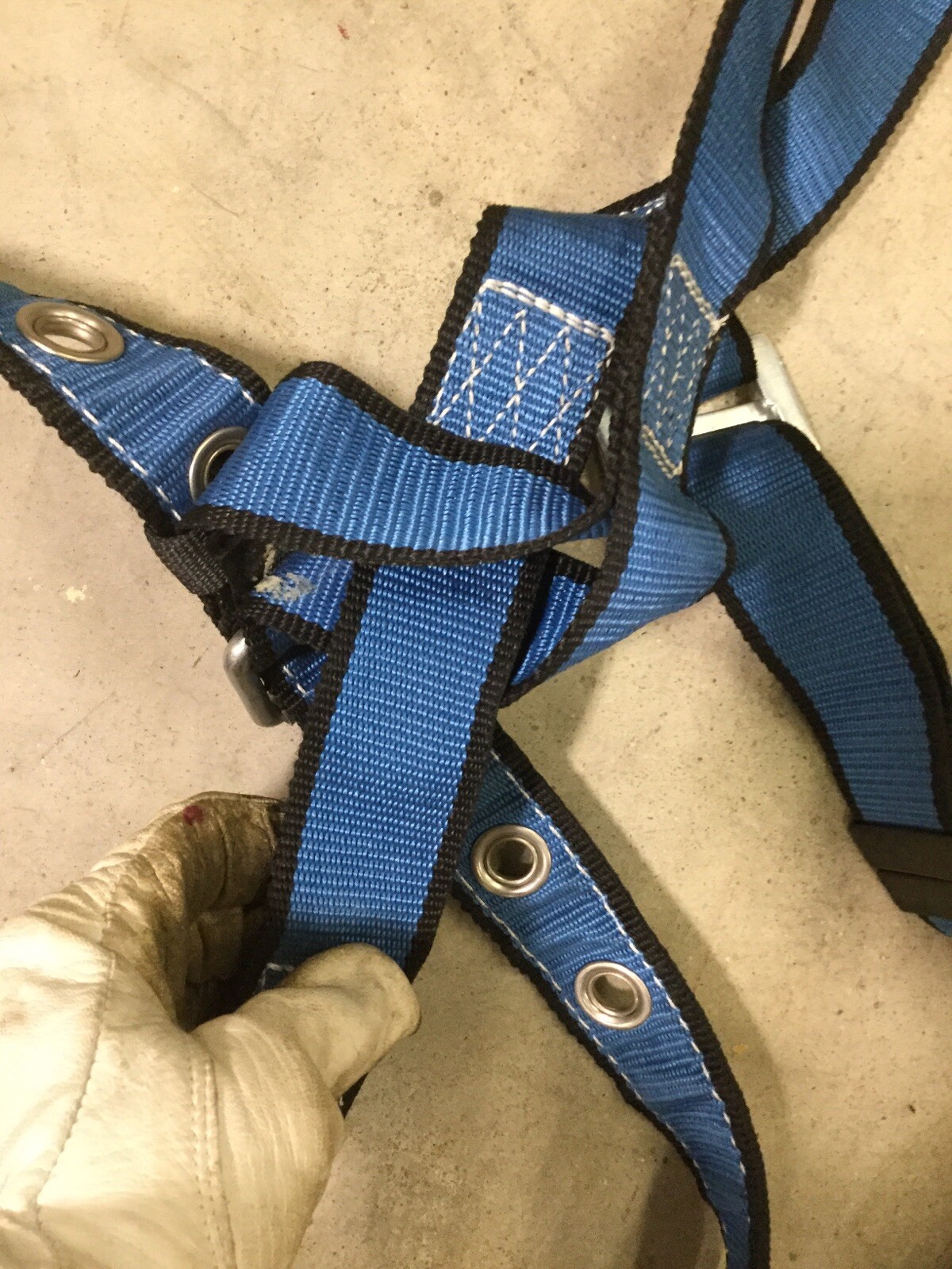 Uvex T601 Full Body Harness, XL, Tongue Buckle Leg Straps, Blue