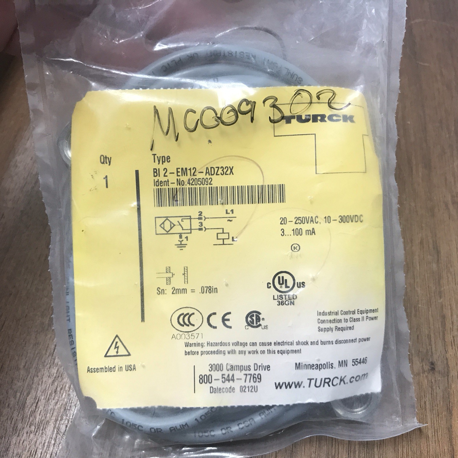 SEALED NEW TURCK BI 2-EM12-ADZ32X INDUCTIVE SENSOR 20-250VAC 10-300VDC 4205092
