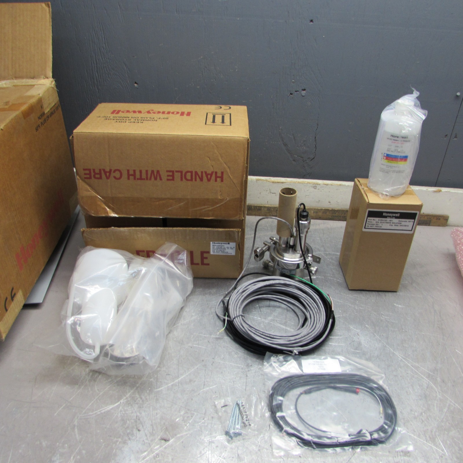 NEW! Honeywell HPW7000-01-036-00-00, High Purity pH Flow Measurement Chamber,NIB
