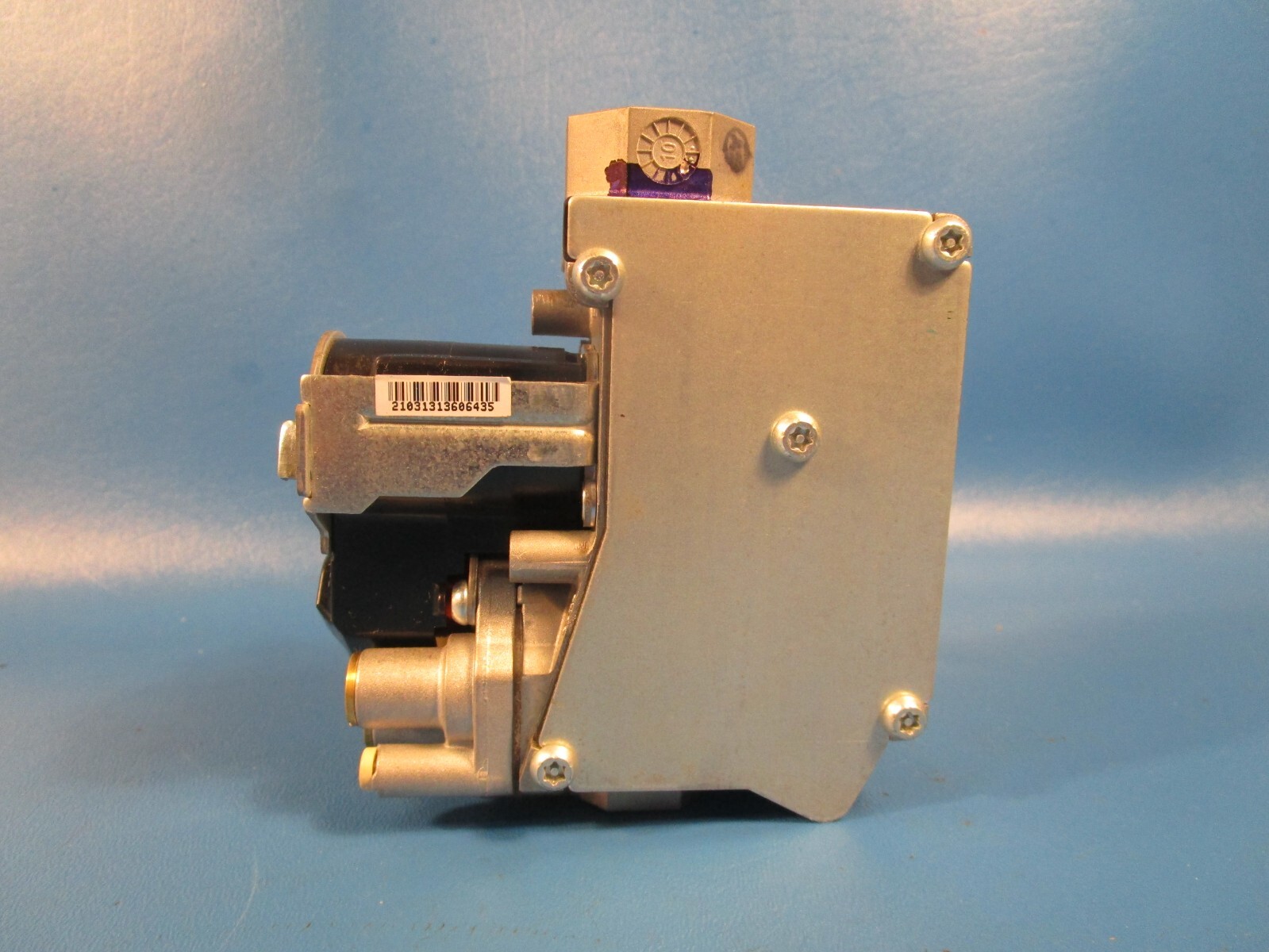 EMERSON VAL09030, Rodgers 36J54-201 Manifold Gas Valve, 1/2IN INLET, 1/2IN OUTLE