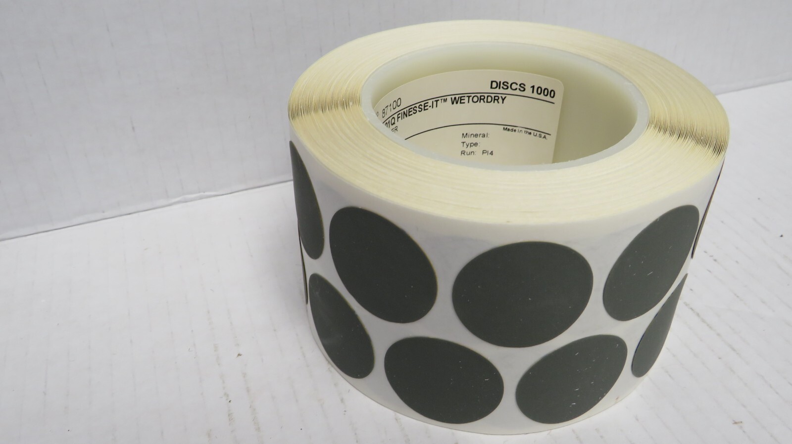 3M WETORDRY FINESSE-IT PAPER DISC ROLL 401Q,1-3/8 IN XNH 2500A-WEIGHT,1000 DISCS