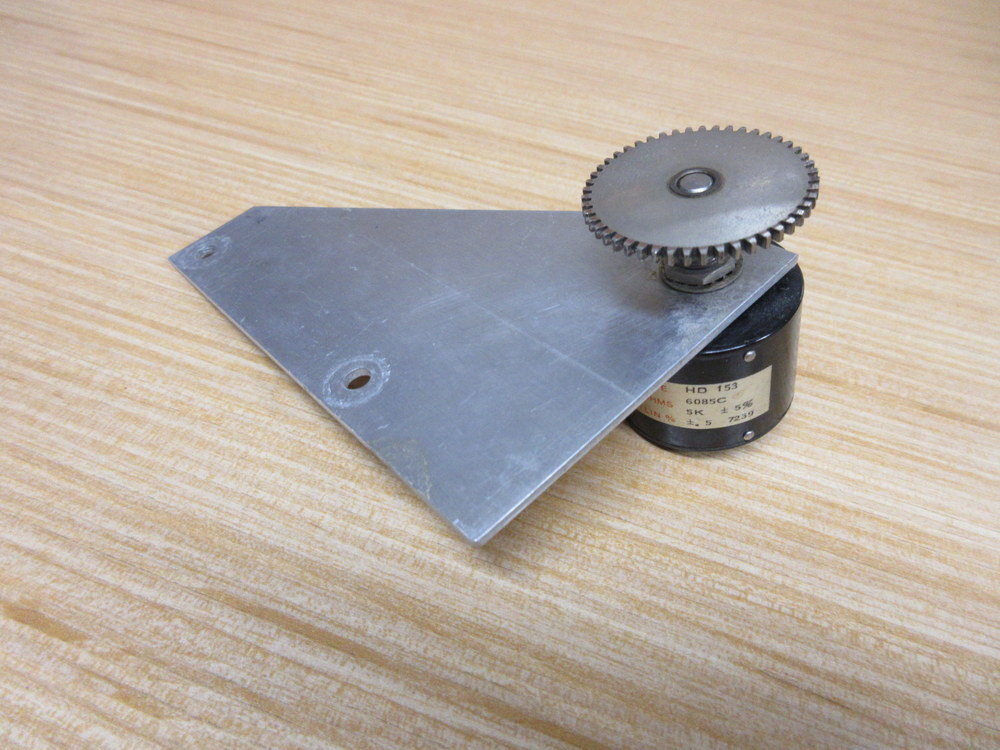 TRW HD 153 Potentiometer 6085C W/ Bracket & Gear