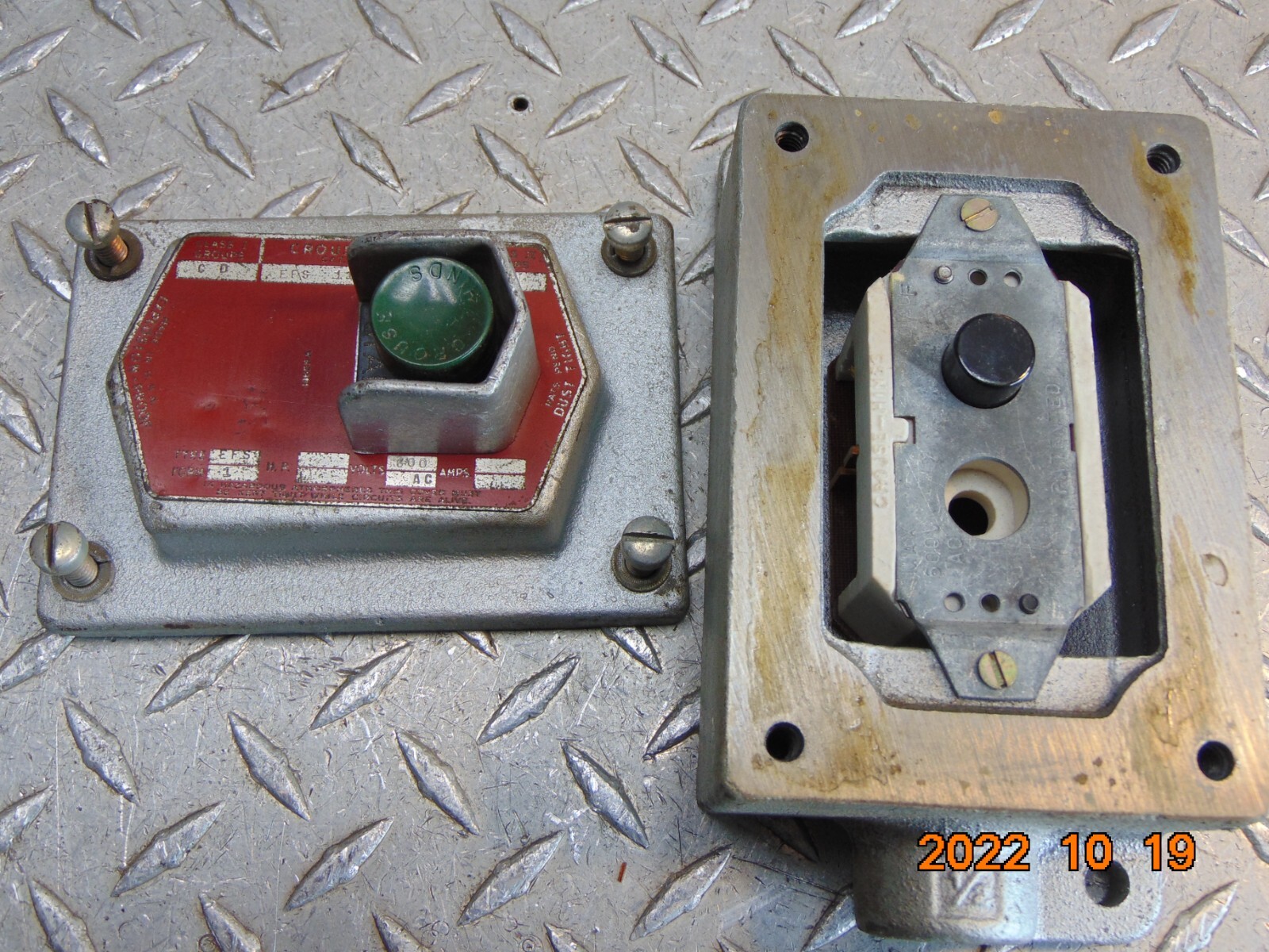 CROUSE HINDS EFS 111 START PUSH BUTTON CONTROL STATION HAZARDOUS LOCATIONS