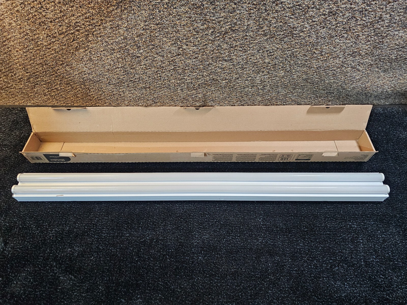 Metalux 4ST2L4040R 4′ Linear LED Striplight, Dual Lens, 4200 Lumen, 4000K 39 W