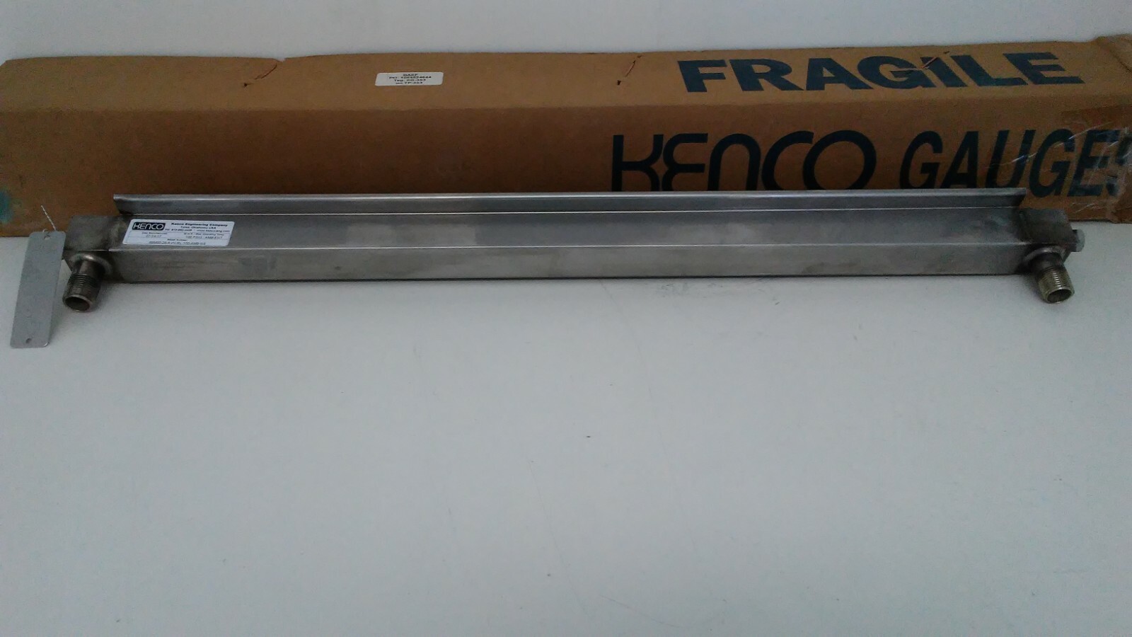 NIB! KENCO 100-PSIG 0-26″ AMBIENT FLOW METER GAUGE 88M50-28-AVH-RL-100-AMB-NS