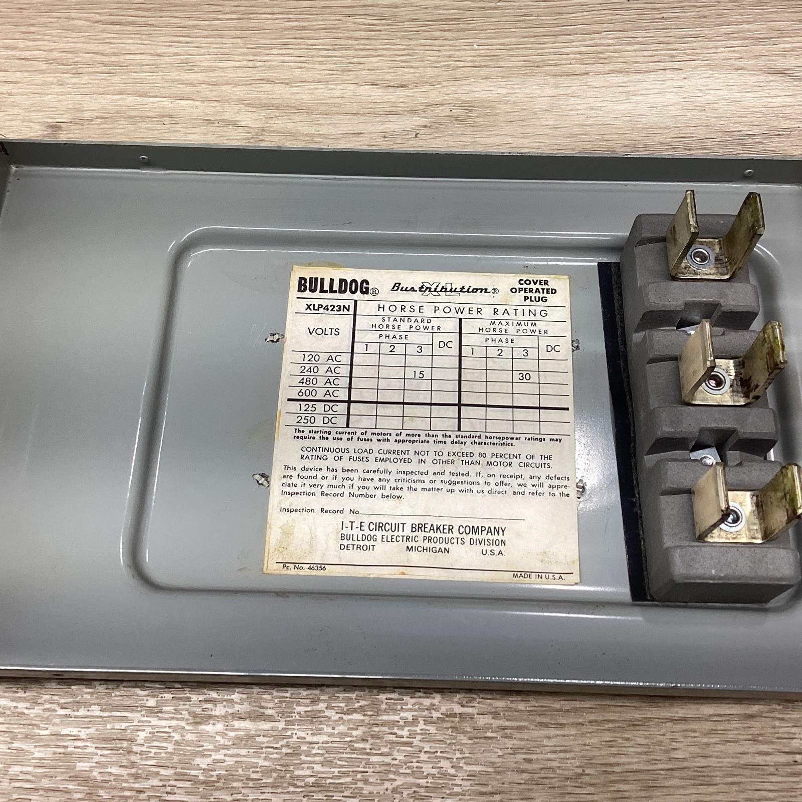 BULLDOG XL COVER OPERATED PLUG XLP423N 100A 240AC 3PH ENCLOSURE #815E134PR6*CO