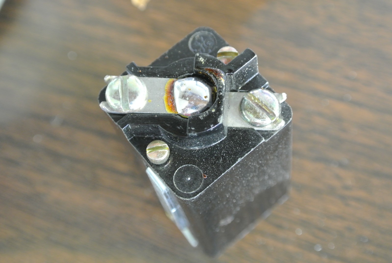 GE CR103C3202 – SQUARE INDICATING LIGHT – RED LENS – 125V AC/DC – NEW SURPLUS