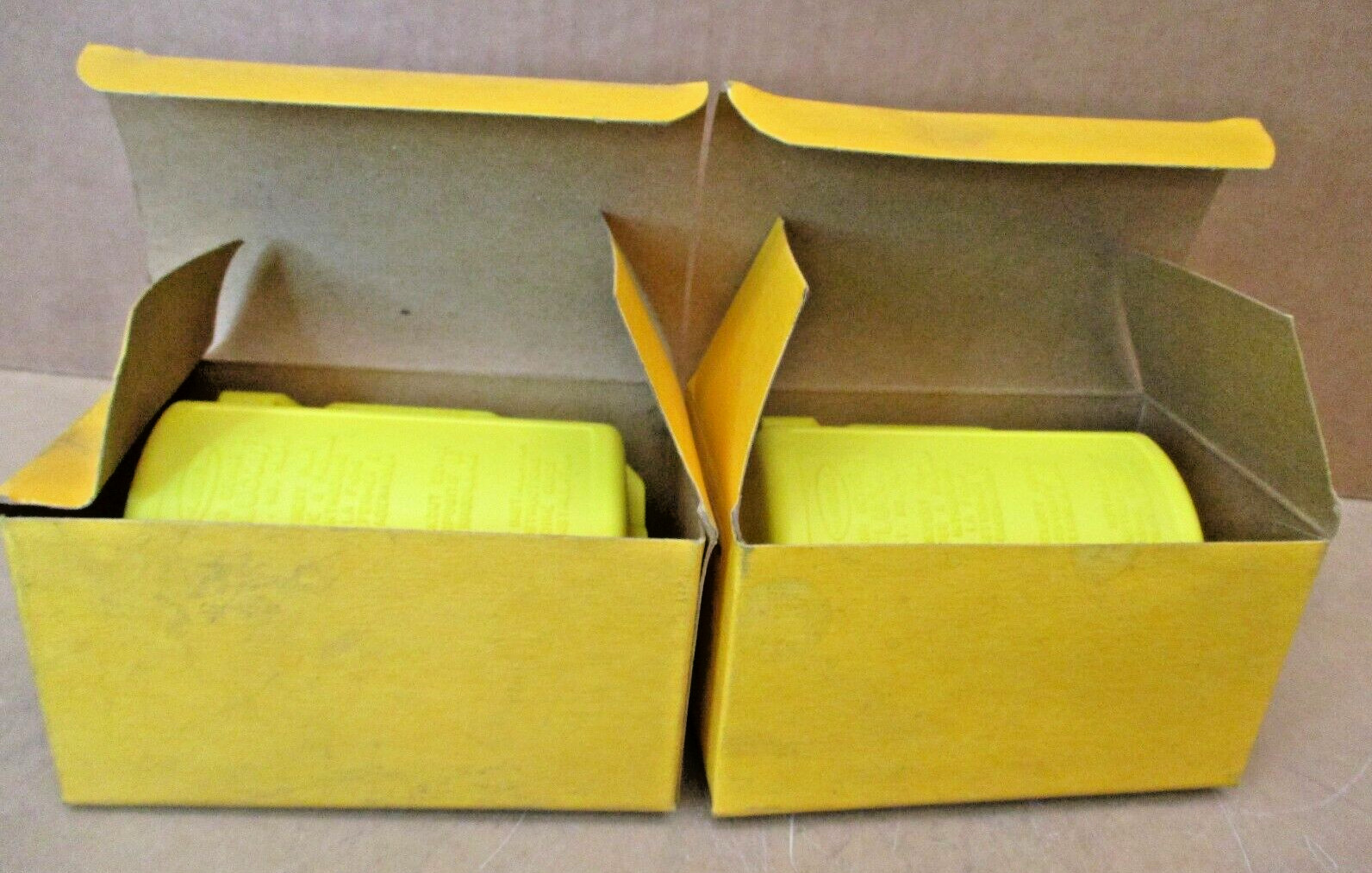 Hubbell HLDMP Lockout Device High Visibility Yellow Plugout Lot of 2 Pcs 1383OMF