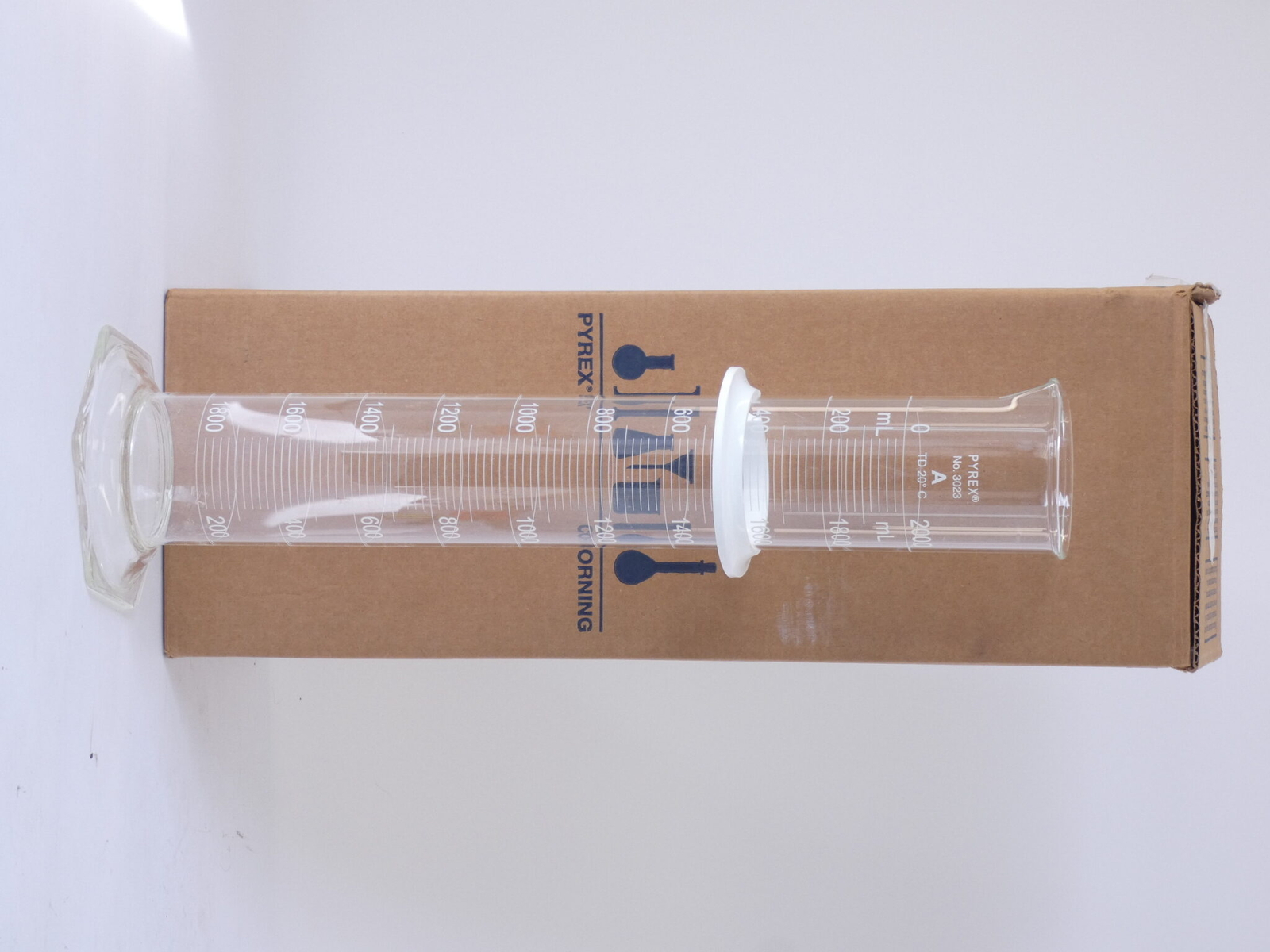 Corning Pyrex 3023-2L Graduated Cylinder 2L White Double Scale Class A 2000mL…
