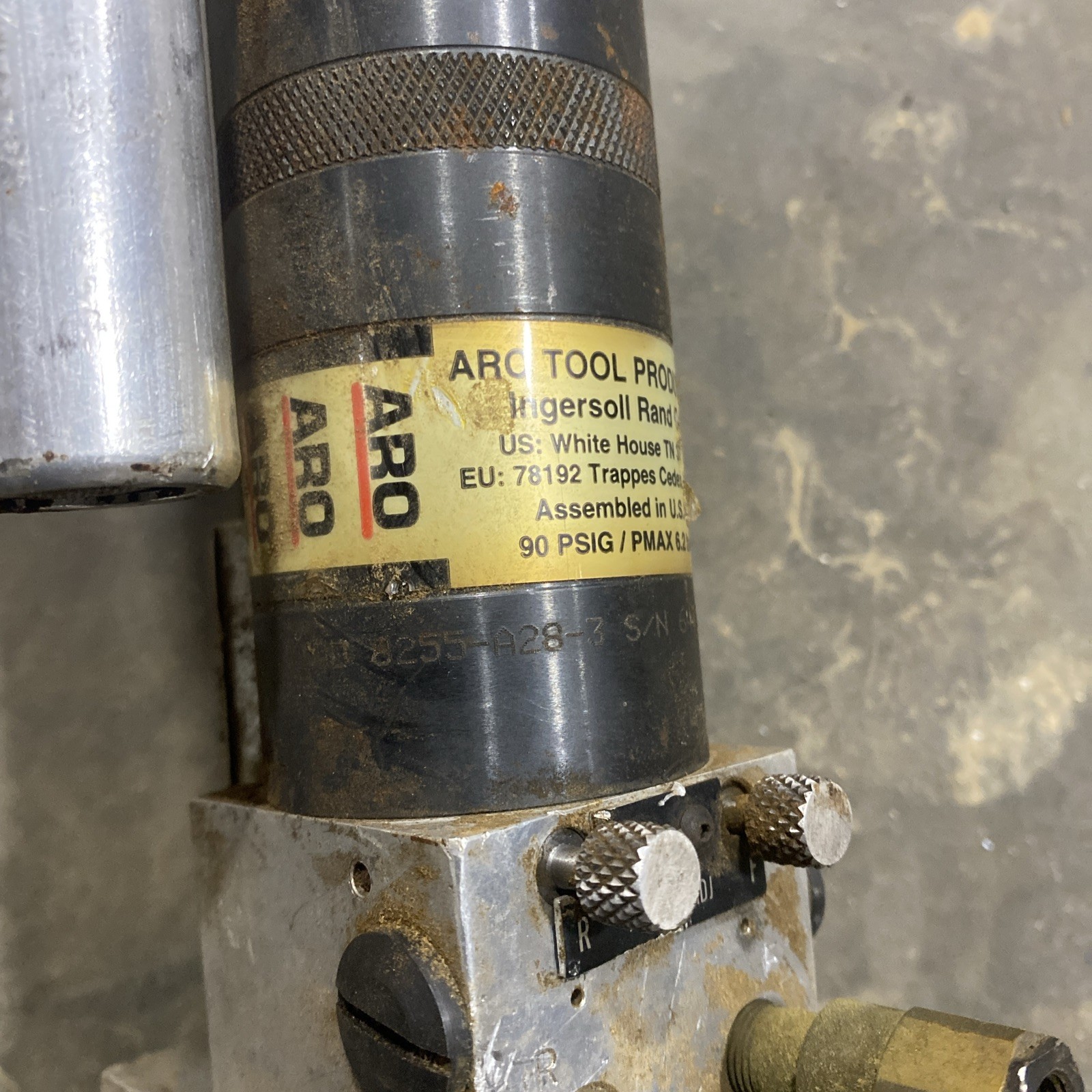 ARO 8255-A28-3 PNEUMATIC Drill With Two Head Spindle