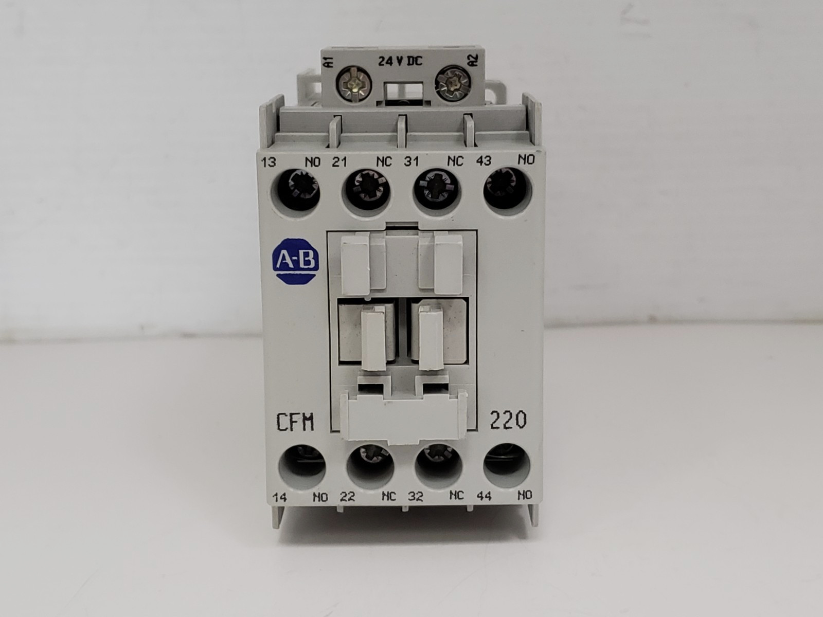 ALLEN BRADLEY 700-CFM220ZJ CONTROL RELAY 2 NO 2NC 24V DC SERIES A NNB