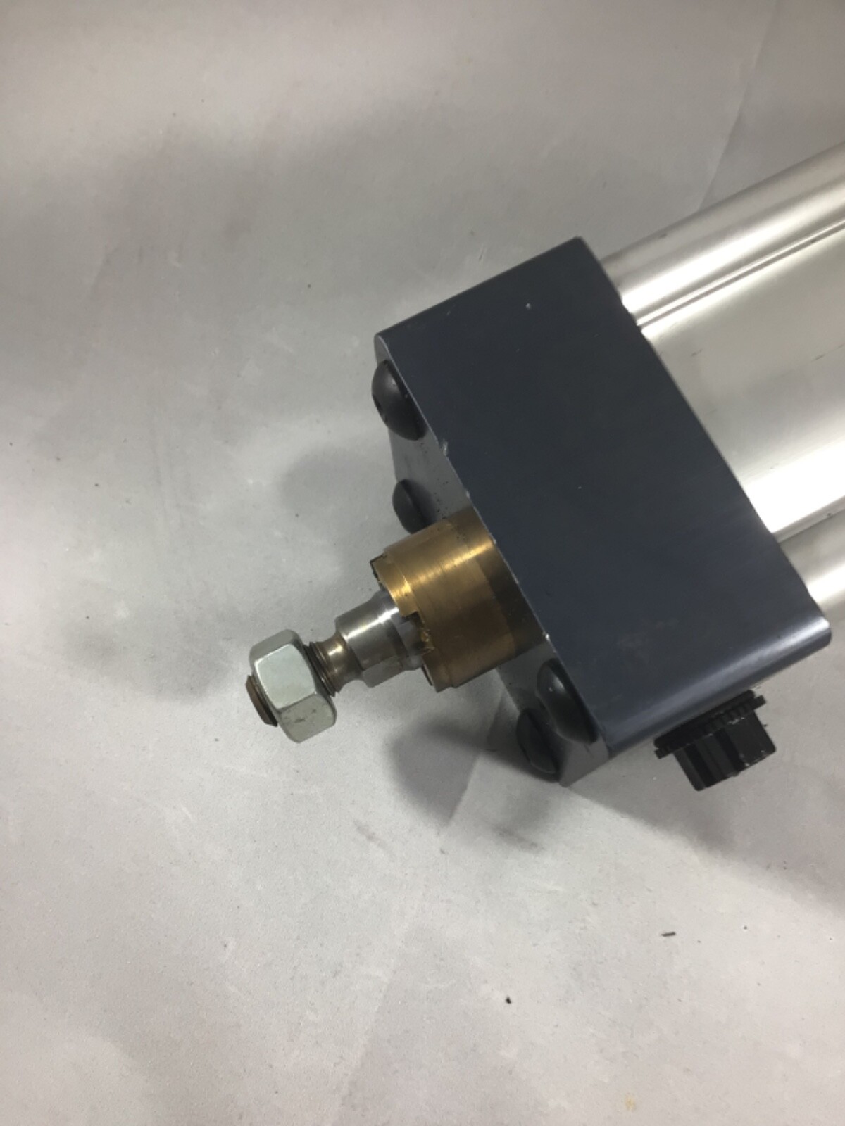 NEW GOLDCO INDUSTRIES AIR CILINDER 301137 250 PSI