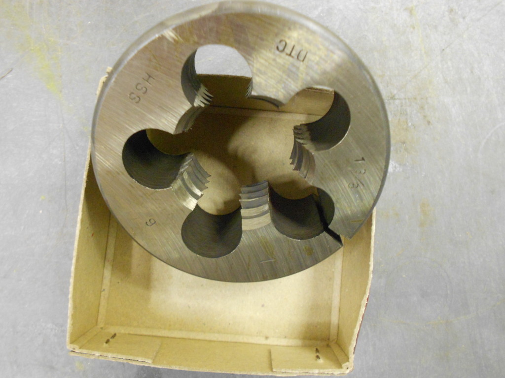 DTC 1-3/8″ – 6 Hss Adjustable Round Split Dies 3″ O.d. Unc Qty. 1 1.3/8nc6