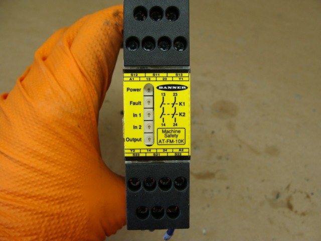 BANNER AT-FM-10K SAFETY RELAY 24VAC/DC 200mA MAX