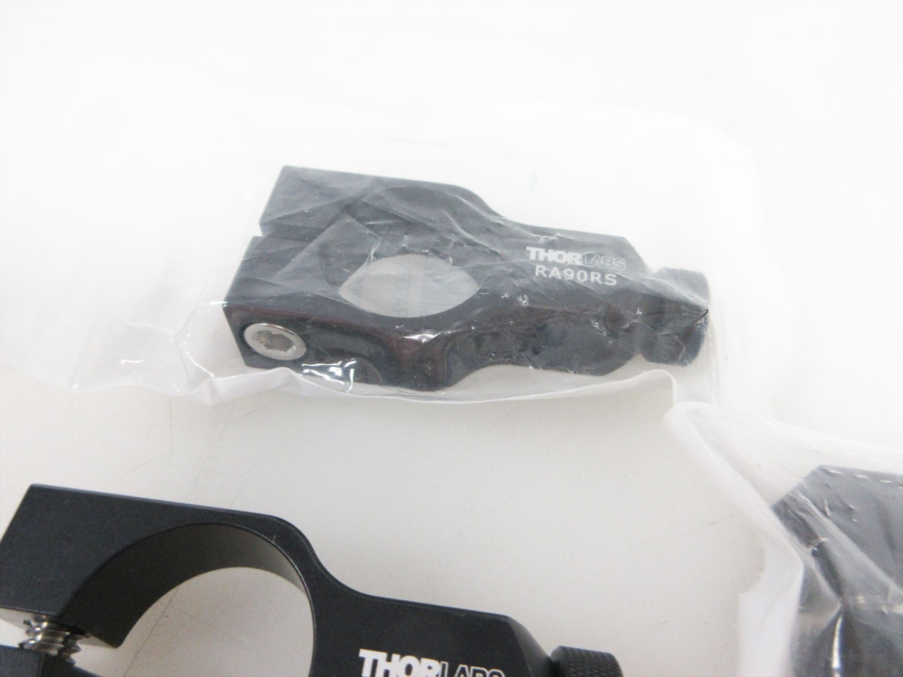 LOT OF FOUR (4) THORLABS RA90RS RIGHT-ANGLE Ø1″ TO Ø1/2″ POST CLAMP