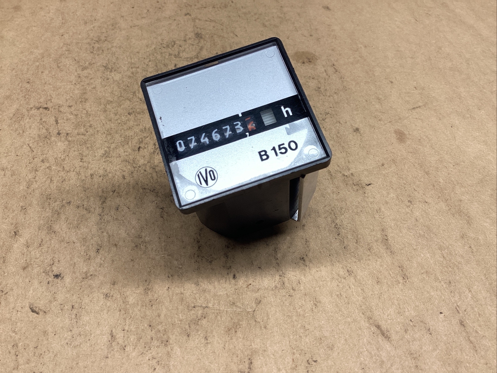 IV0 COUNTING UNIT B150 #827I136