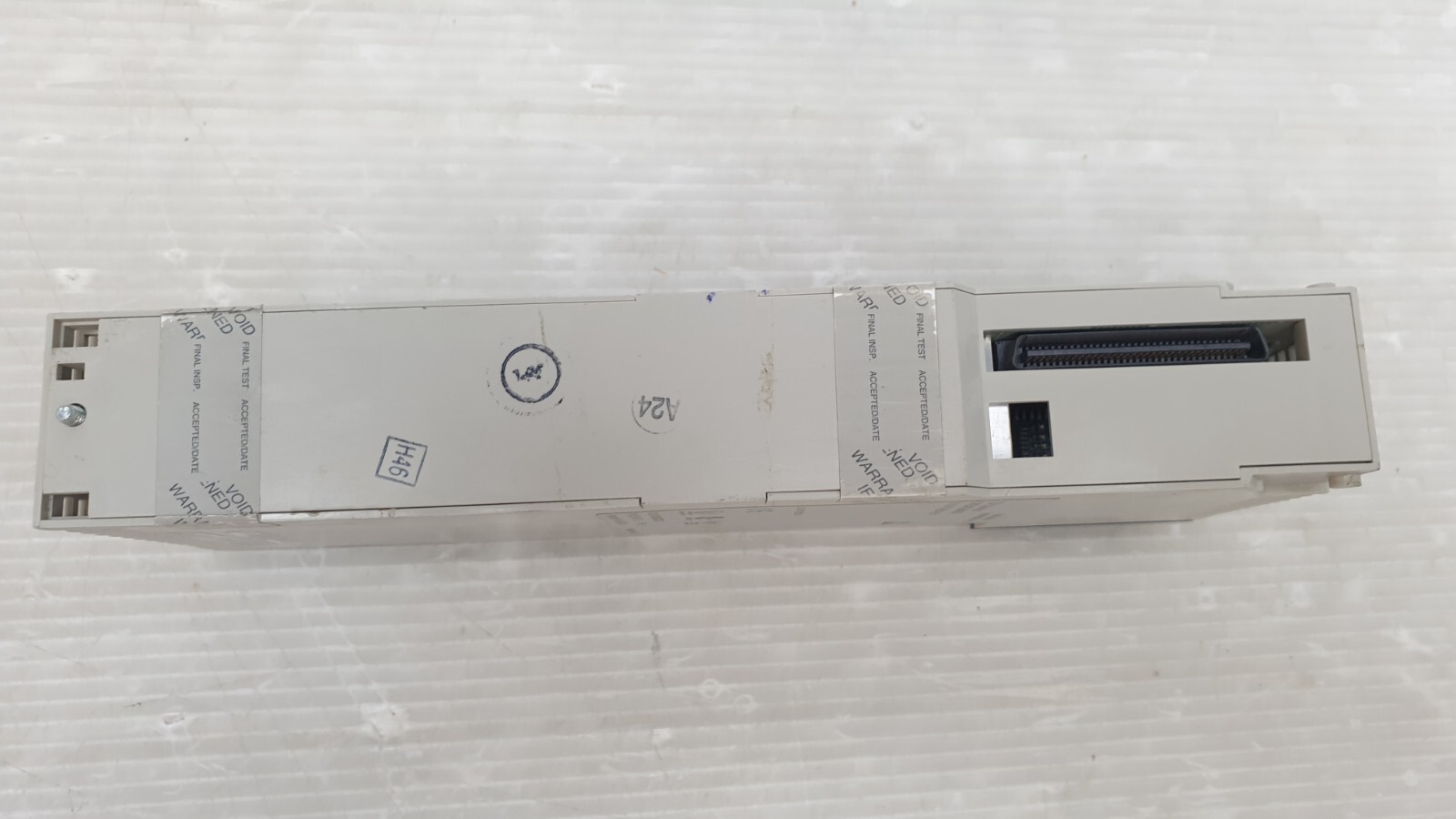SCHNEIDER AUTOMATION 140DAO84000, AC OUT 24-230V 16X1