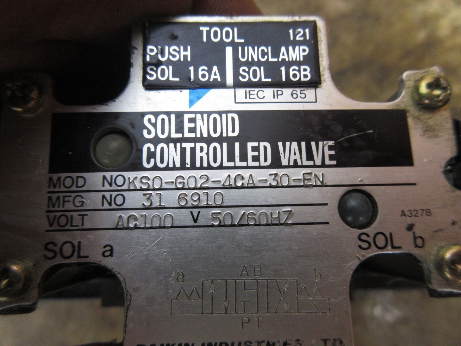 DAIKIN SOLENOID VALVE KSO-G02-4CA-30-EN 31 6910 AC100V 50/60HZ