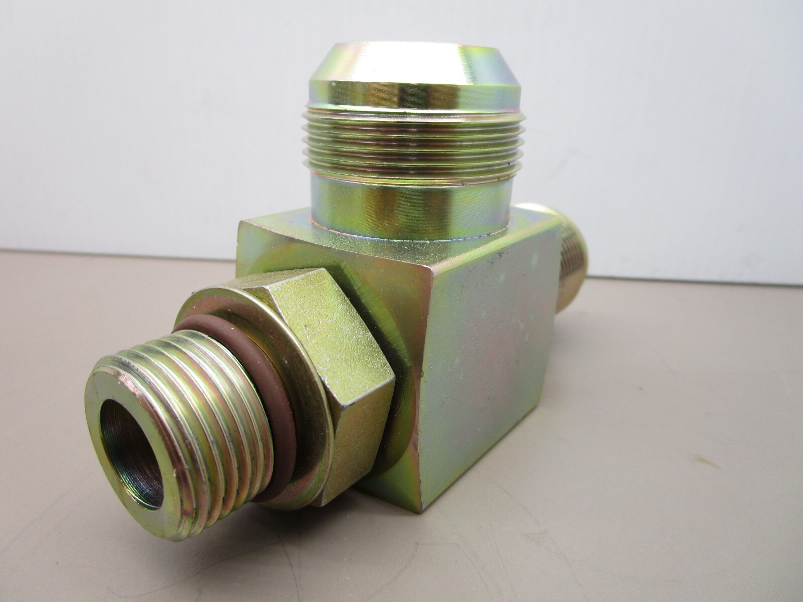 New Flyer 115509 Hydraulic Relief Valve Tee 65PSI 1″ ORB x 1-1/4″ x 1-5/8″ JIC