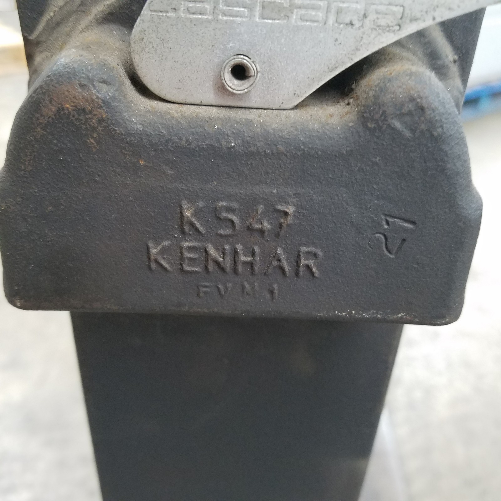Kenhar 1250×600, K547, 48″ L x 4″ W x 1.5″ Thick, Pair of Forklift Forks – USED