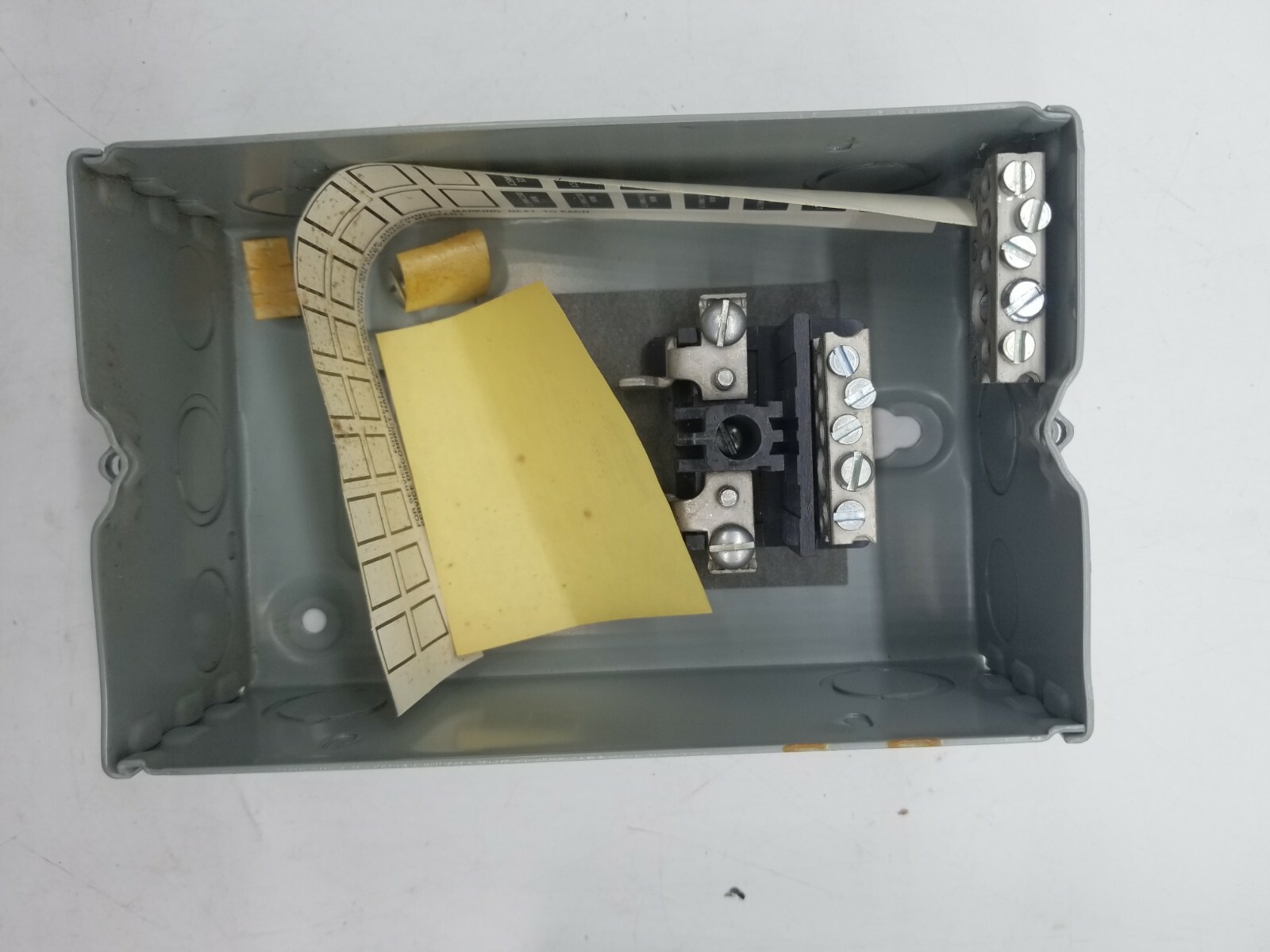 Arrow Hart Murray Division 7″ X 4 1/2″ X 3″ 120/240 VAC Electrical Panel E26095