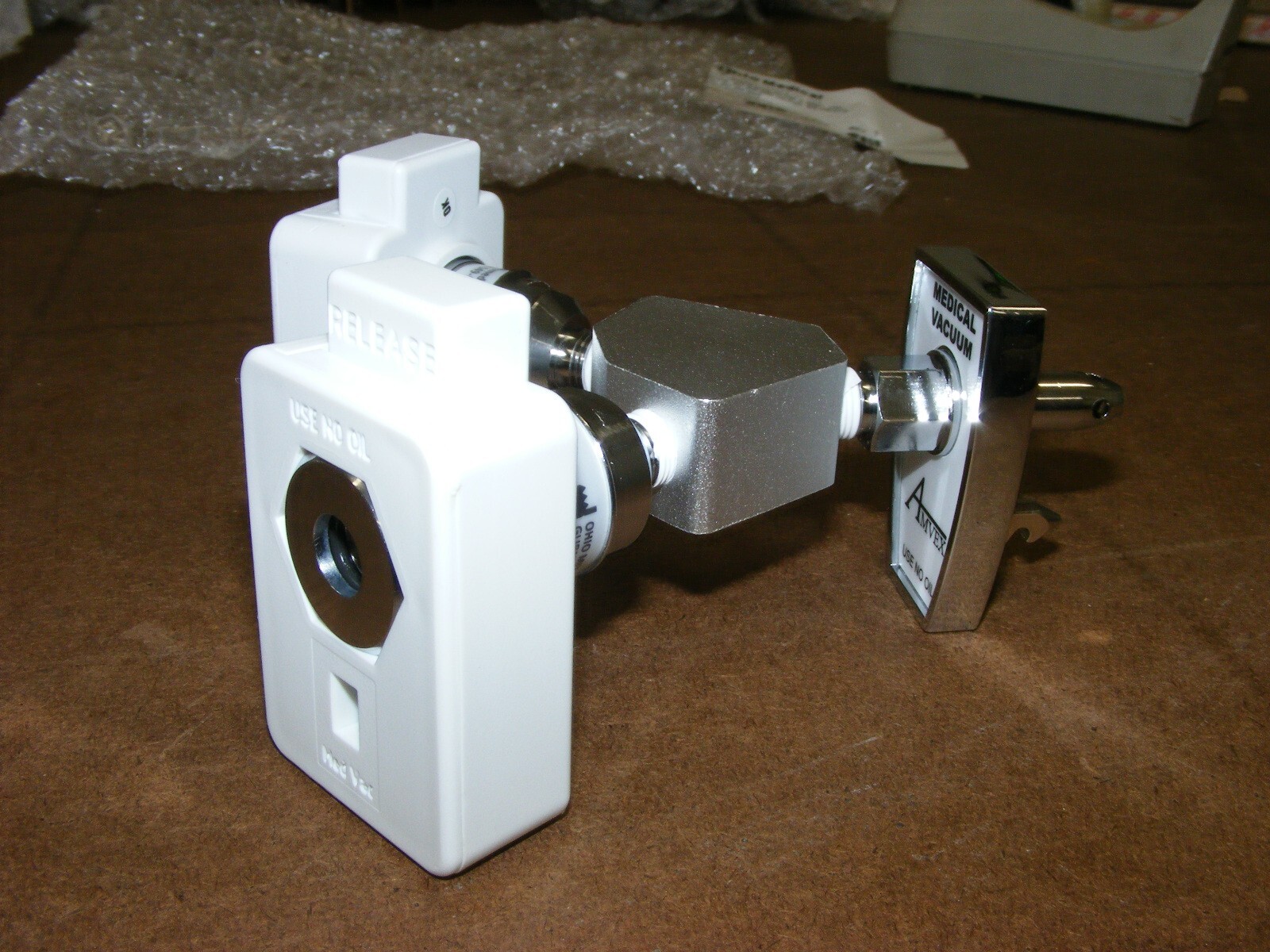 Ohio Medical YB-CO-CHUV-CH Chemetron Y Block Adapter Vacuum White