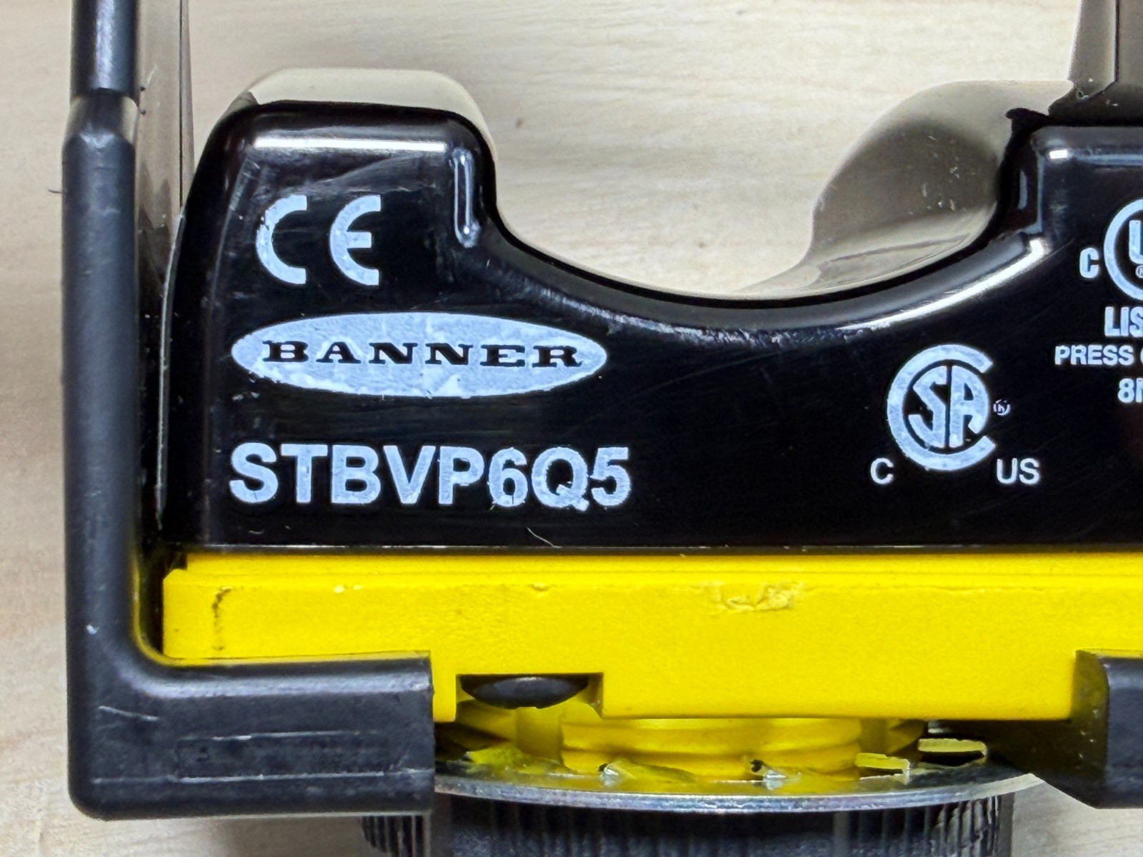 Banner STBVP6Q5 STB Series Safety Touch Button, Quick Connect, PNP, 10-30 VDC