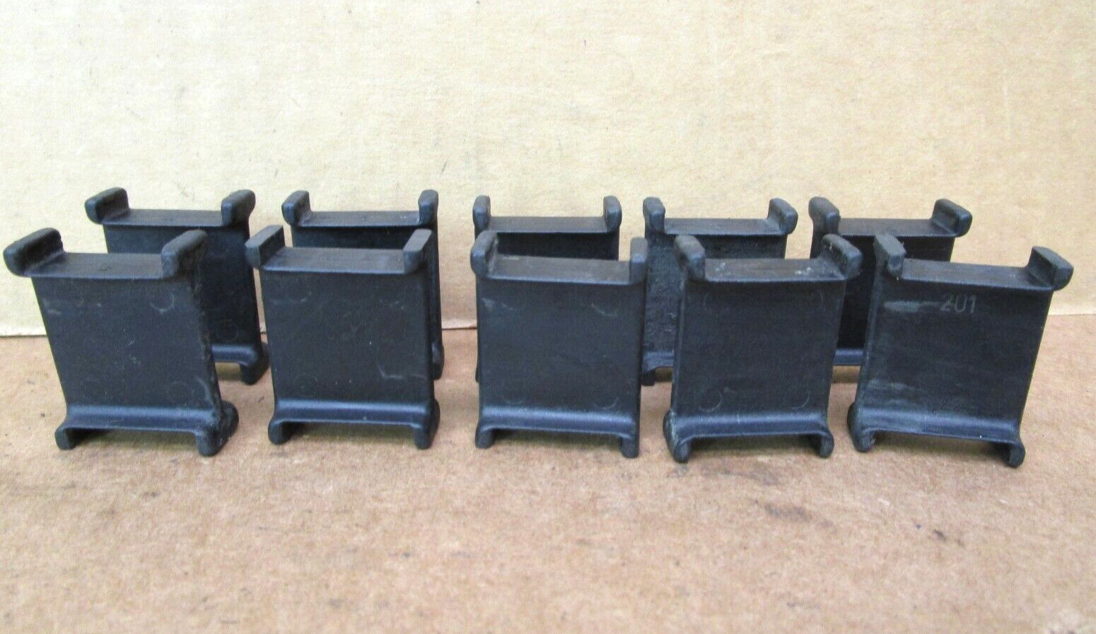 Igus 201 Black Vertical Separator Lot of 10 Pieces 50178HM
