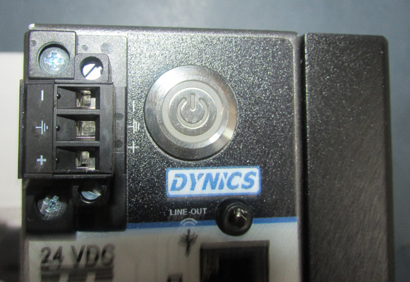 Dynics DNIBTMSDJD1W76TM3X Industrial Computer 24 VDC Windows 11 PRO