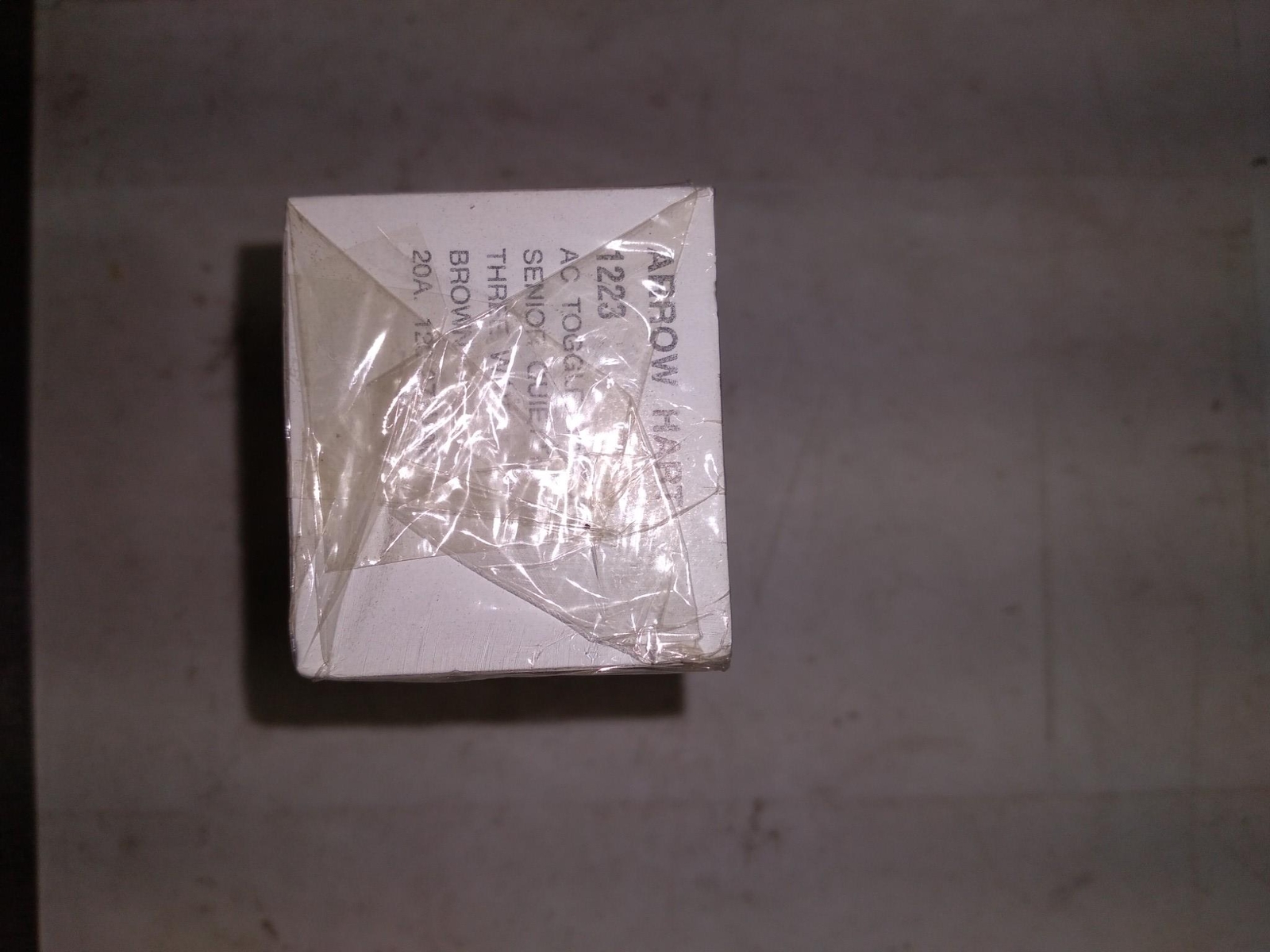 COOPER ARROW HART 1223 A C SWITCH 20A 120-277VAC THREE WAY BROWN ‘5 IN BOX’