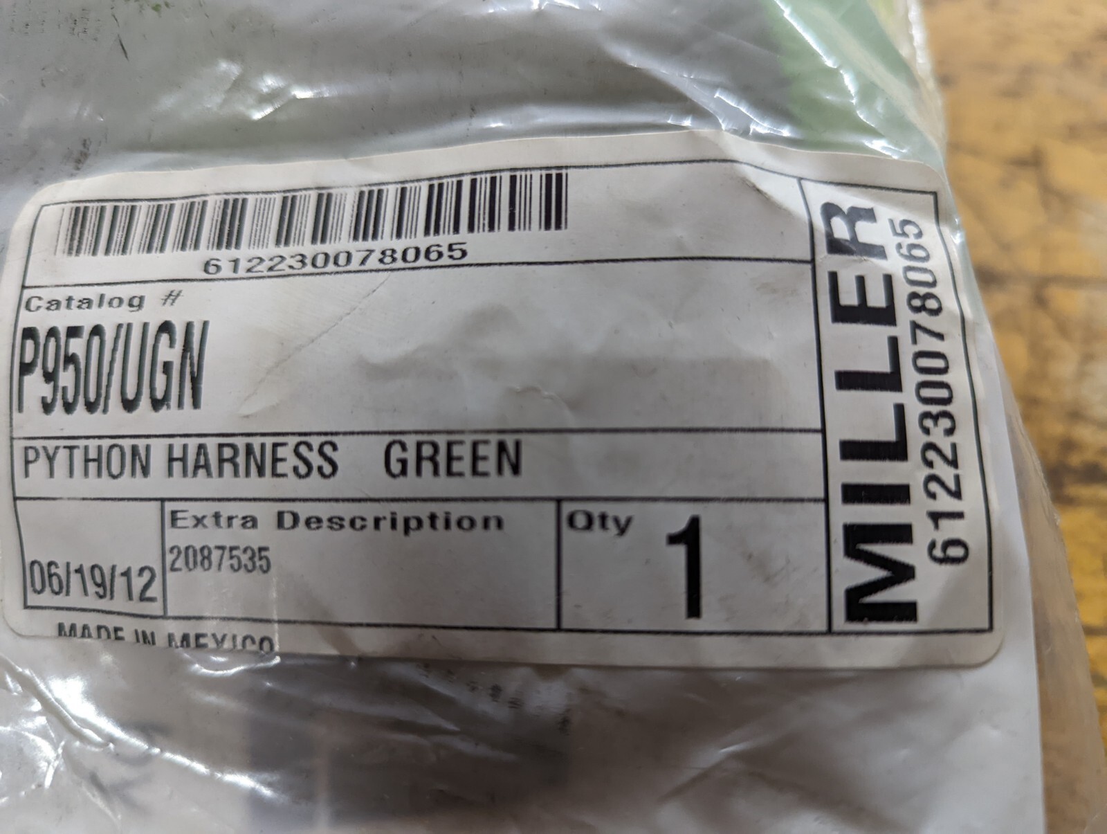 NEW HONEYWELL MILLER, P950/UGN Full Body Harness, Universal, 400 lb, Green