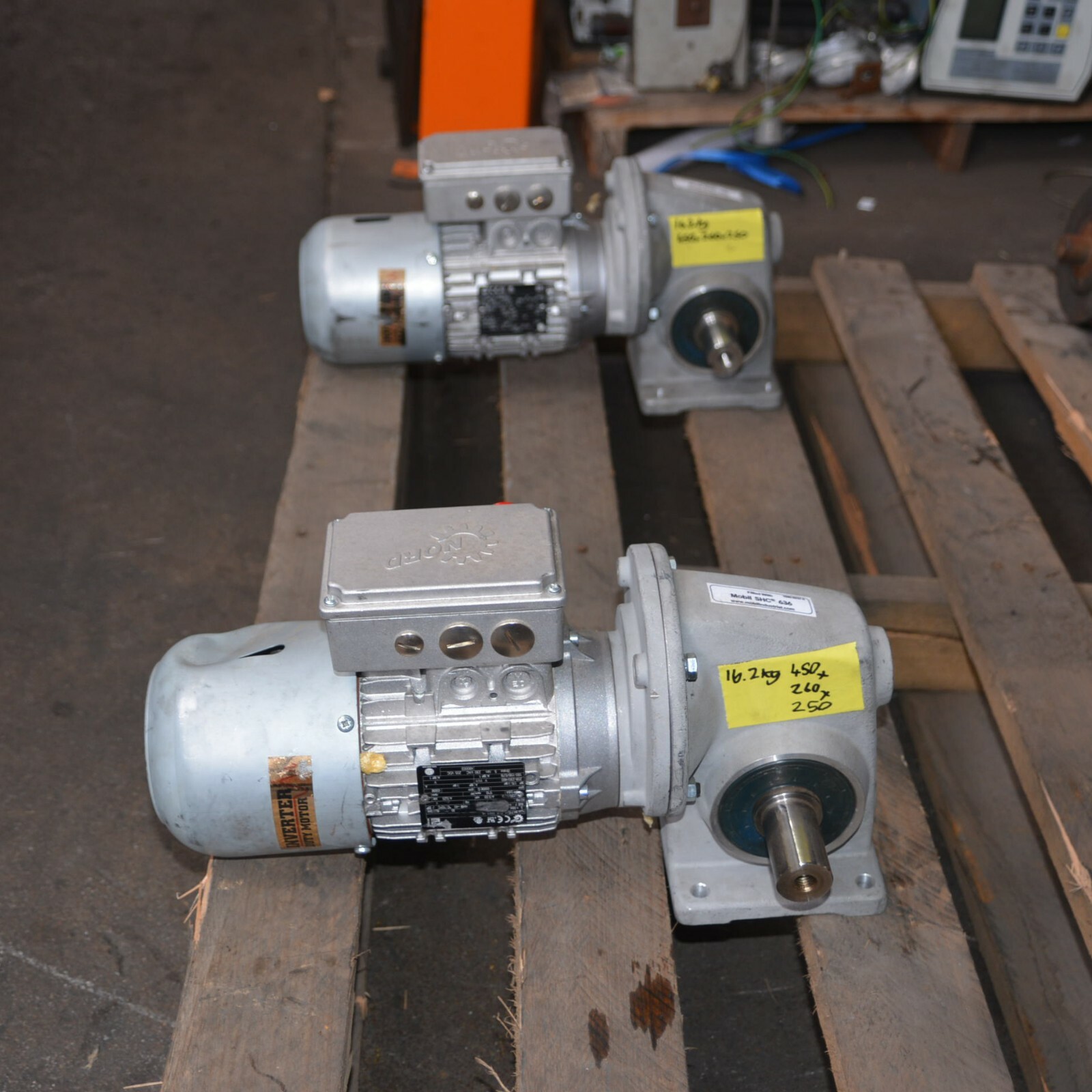 Nord Drivesystems SK 2SM63LX-71S/4 CUS BRE5 200:1 Motor 0.33HP 32mm shaft
