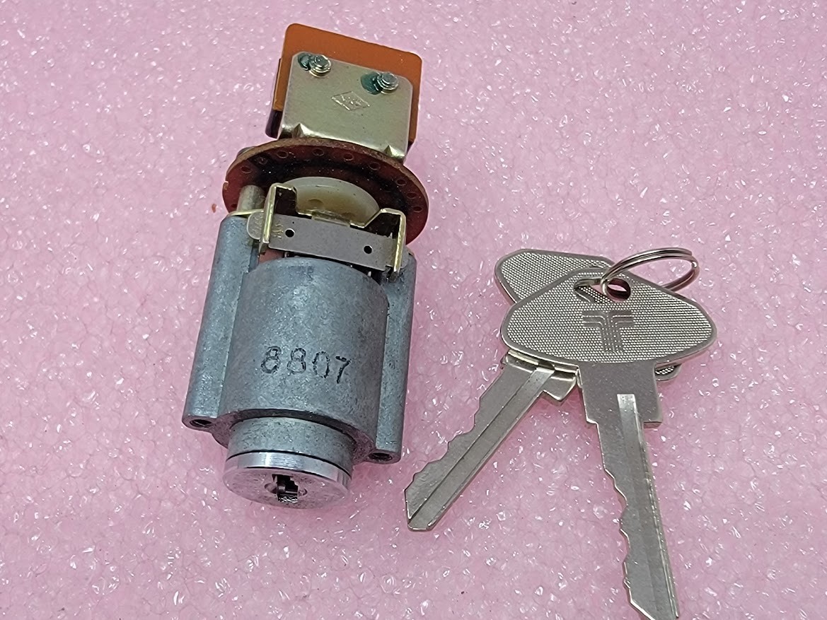 SMK – XK01 KEY SWITCH – Switch, Key, SPDT, 3 Access Levels. New