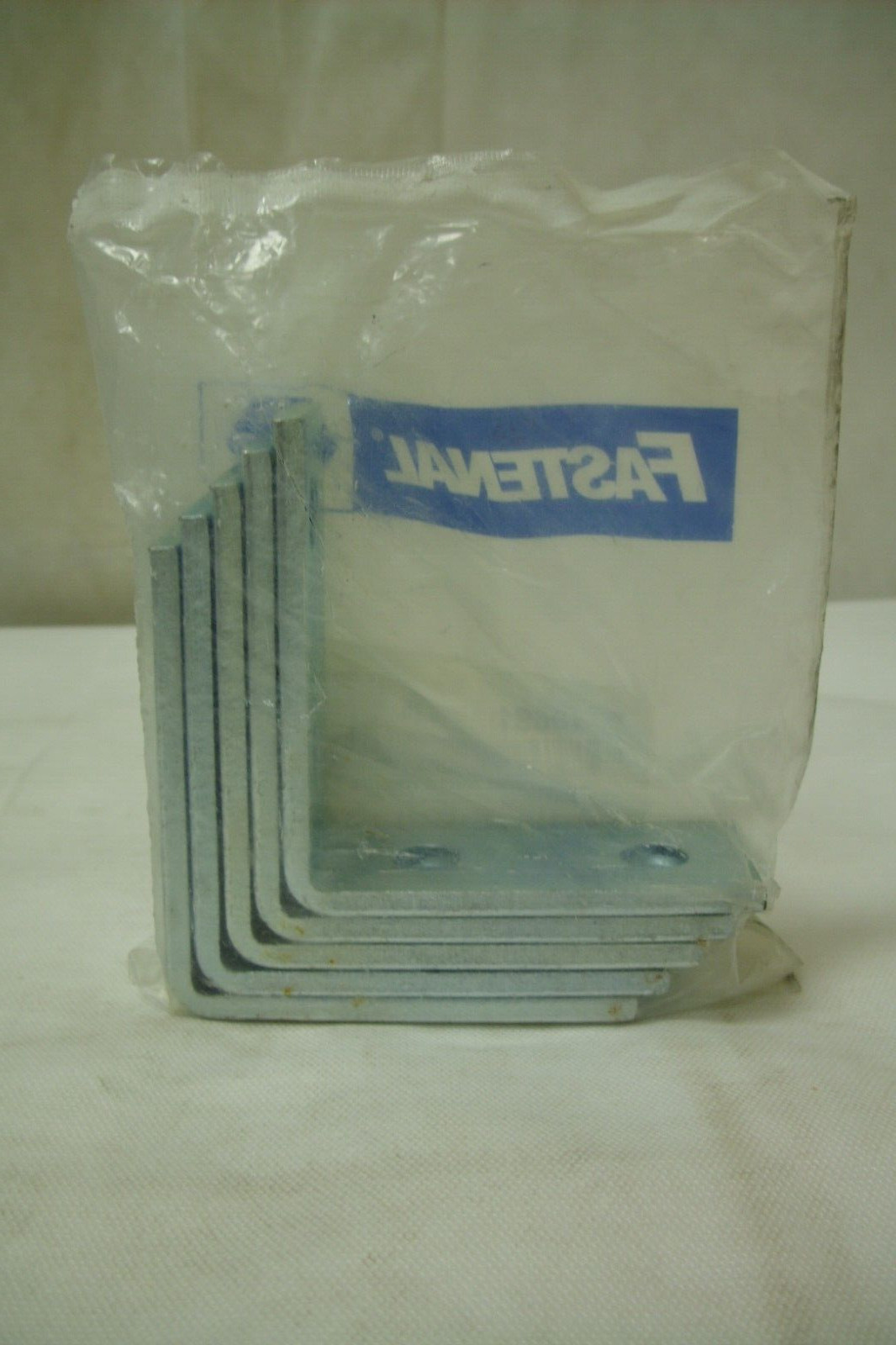 5-PACK – Fastenal 48691 4-Hole Corner Angle Brace 90° Zinc Plated 7/8″ x 3.75