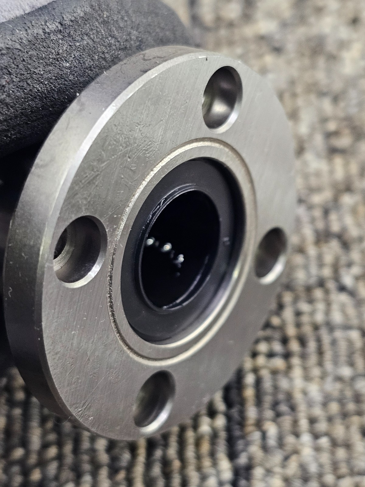 NIPPON BEARING SWF10GWUU: Round Flange Double Wide Linear Ball Bushing 5/8″ Bore