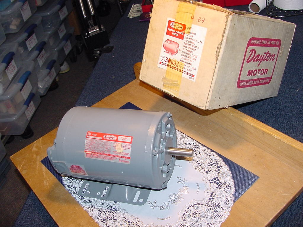 Dayton 3N693, AC Motor, 2HP, 230/460V, 1725RPM, 3 Phase, 60Hz, 58H Frame, NEW