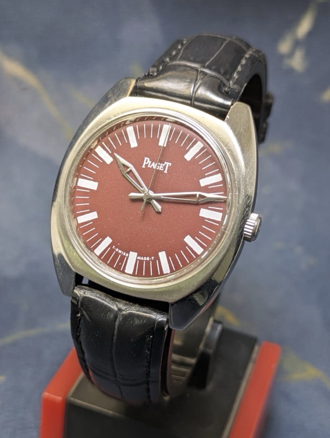 Vintage Piaget 17 Jewels Manual Winding Swiss Made Men’s Watch Red Dial