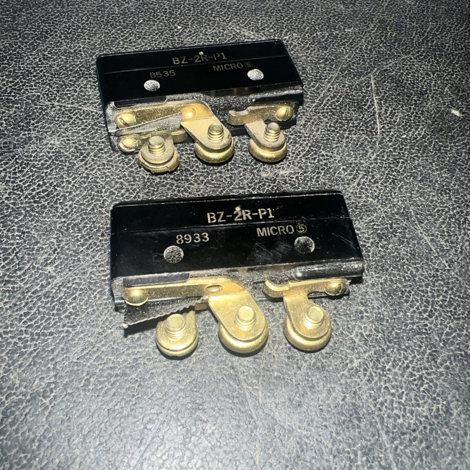 HONEYWELL BZ-2R-P1 15A 600V PIN PLUNGER SPDT BASIC MICRO SWITCH QTY 2 PIECES