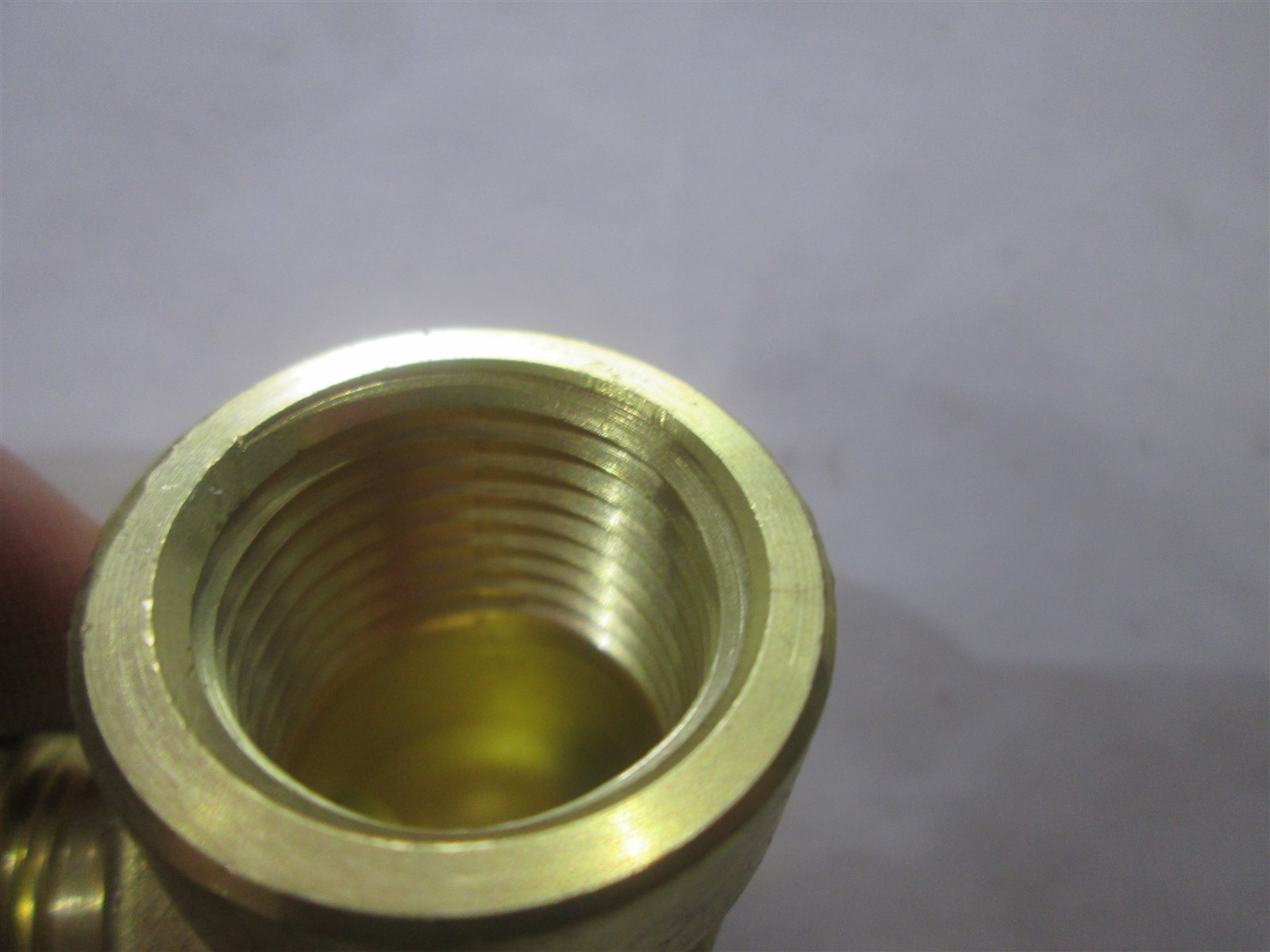 Swagelok Brass 1/2″ Tube OD X 1/2″ Female NTP 90 Elbow B-810-8-8