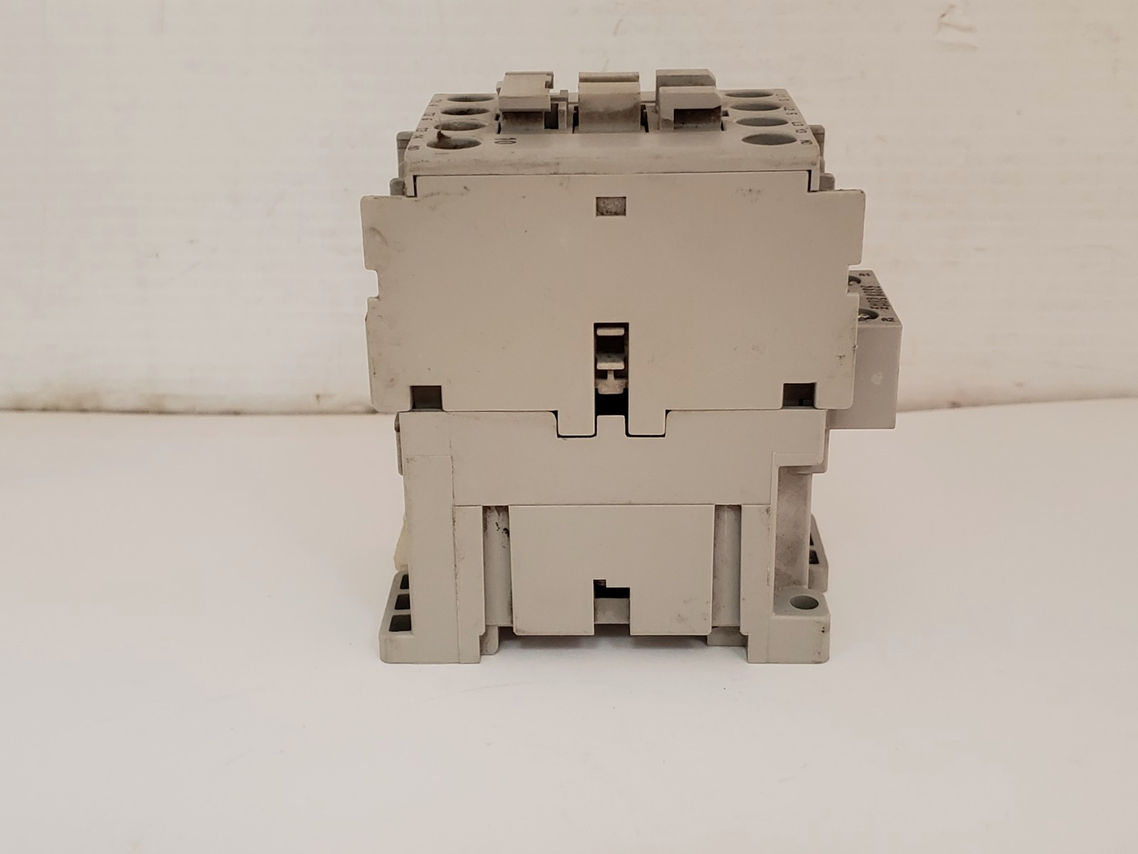 ALLEN BRADLEY 100-C16F10 CONTACTOR 220/240V 50/60HZ SERIES B