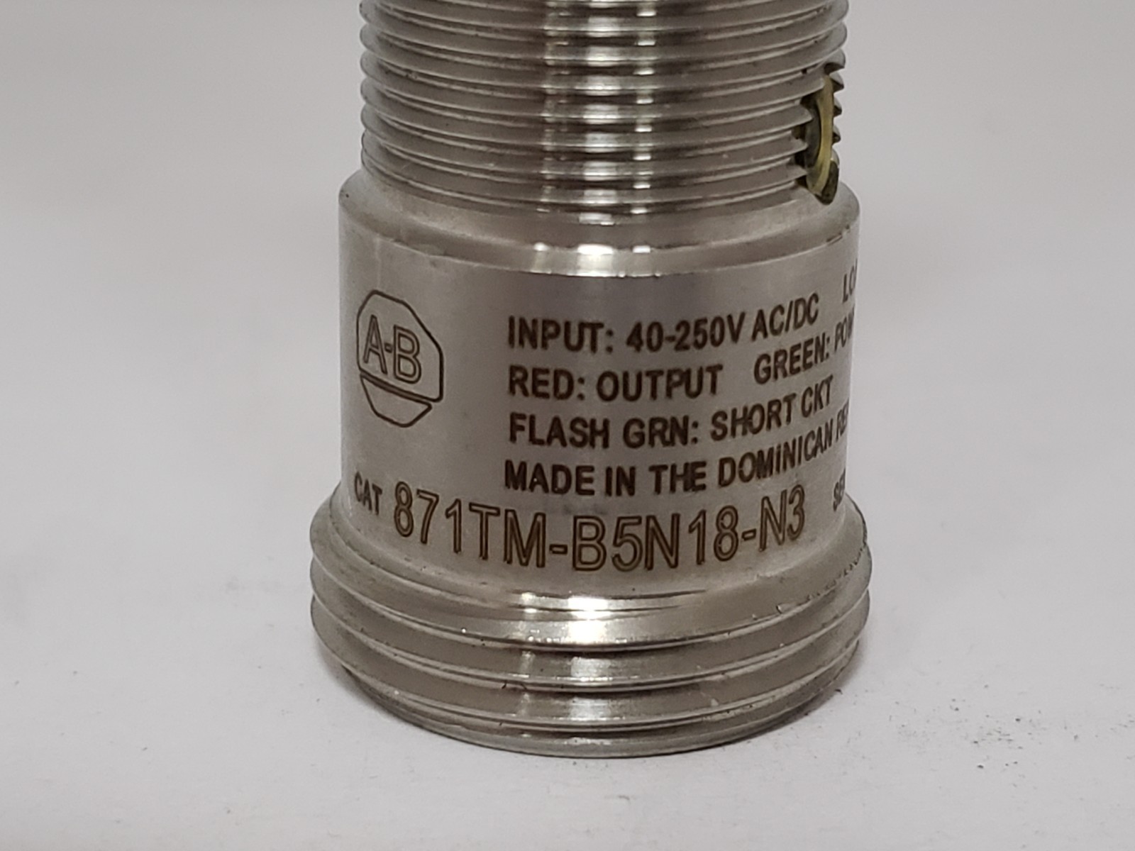 ALLEN BRADLEY 871TM-B5N18-N3 INDUCTIVE PROXIMITY SENSOR 40-250V AC/DC SERIES A