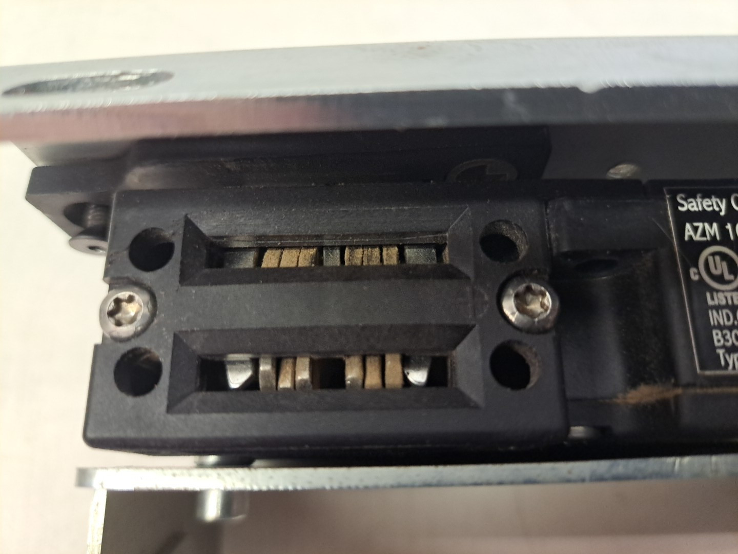 Schmersal AZM 161CC-12/12RK-024 solenoid interlock switch USED