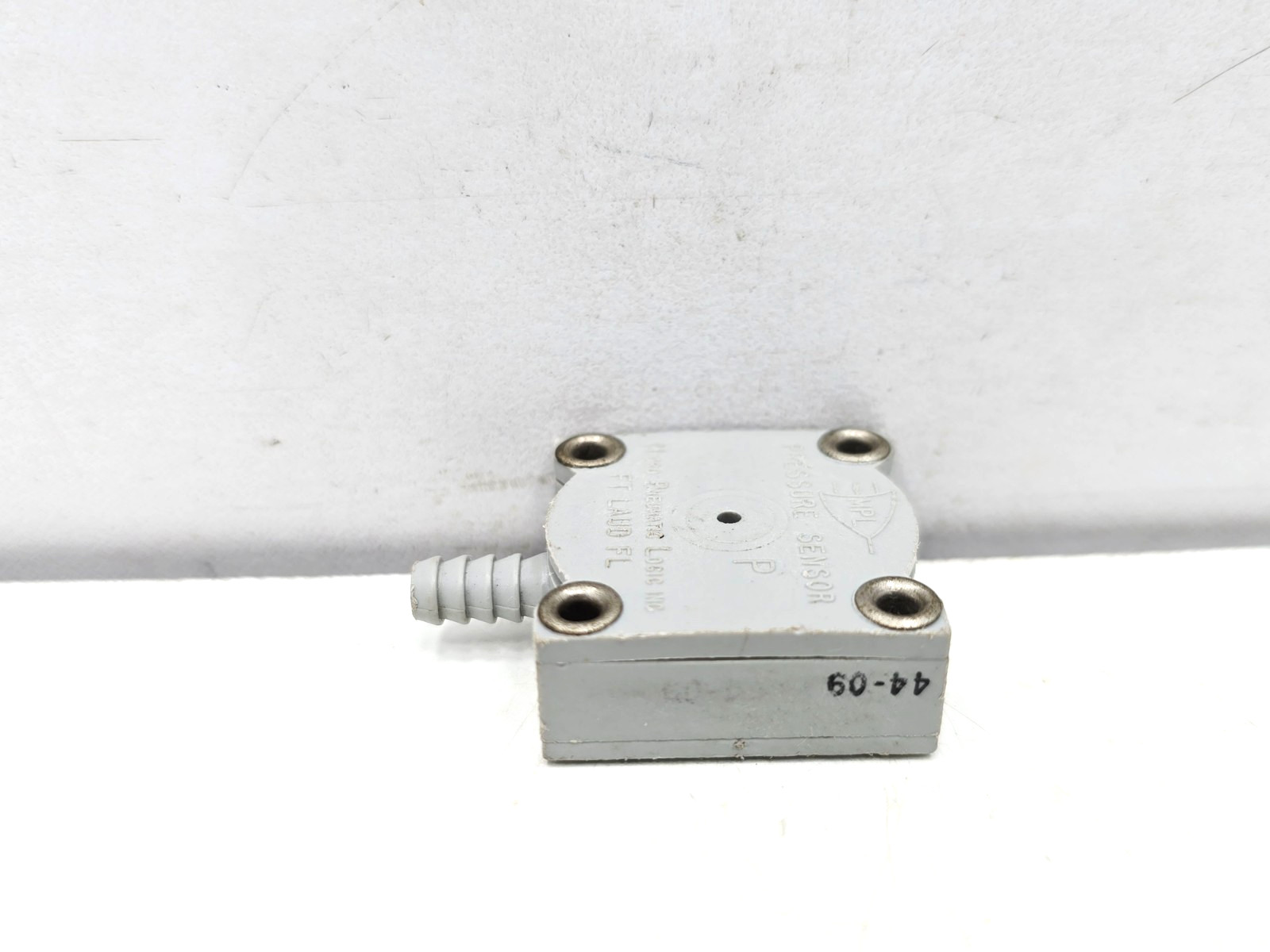 MPL-503-V-G-RANGE-D AIR PRESSURE SWITCH MPL503 COSTA RICA LOT OF 8