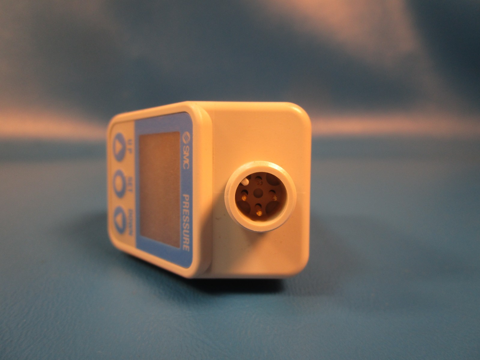 SMC ISE70-N02-L2, DIGITAL PRESSURE SWITCH, W/2-COLOR DISPLAY